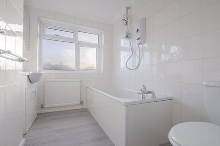 3 bedroom semi-detached house to rent - Photo 3