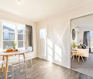 Beautiful renovated 3 bedroom home - Photo 1