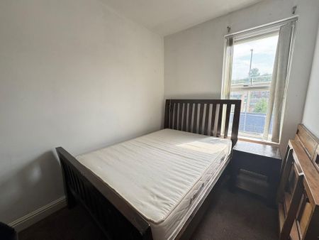 3 bedroom flat to rent - Photo 2