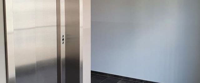 Ideale Familienwohnung ... groÃer hofseitiger Balkon ... zwei BÃ¤der! - Foto 1