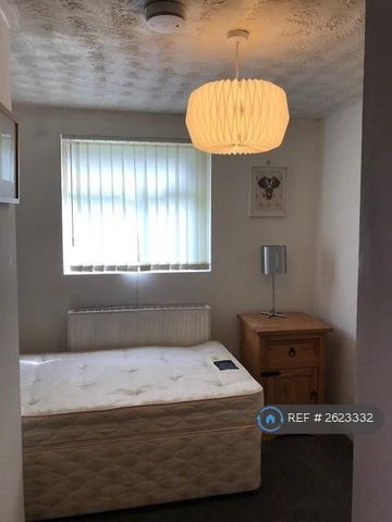 1 bedroom in a house share to rent - Photo 3