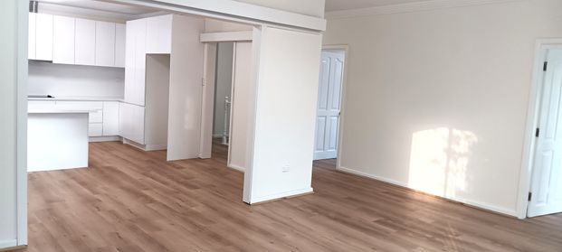 Renovated 6 Bedroom - Dual Family Home Short walk to Hurstville Station - Photo 1