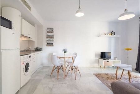 Alquiler de piso en Los Castillejos - La Trinidad - Photo 2