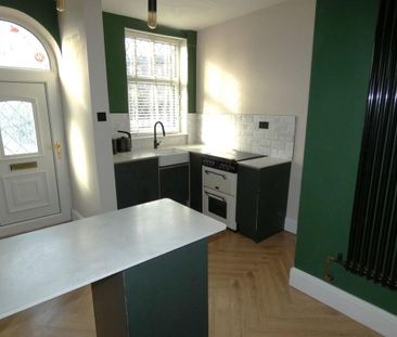 2 bedroom end of terrace house to rent - Photo 4