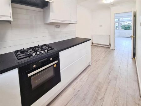 3 bedroom semi-detached house to rent - Photo 3