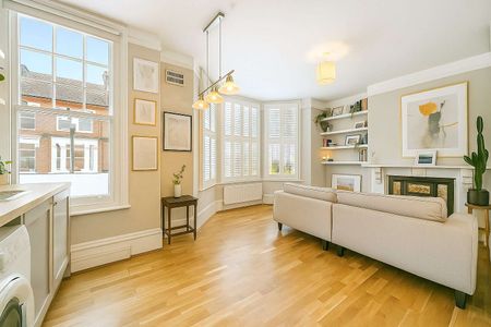 Spacious Two-Bedroom First Floor Flat. - Photo 2