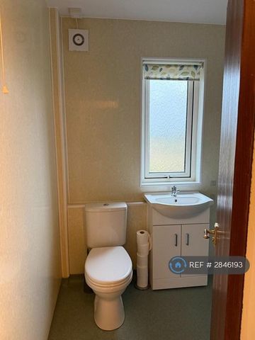 2 bedroom terraced house to rent - Photo 3