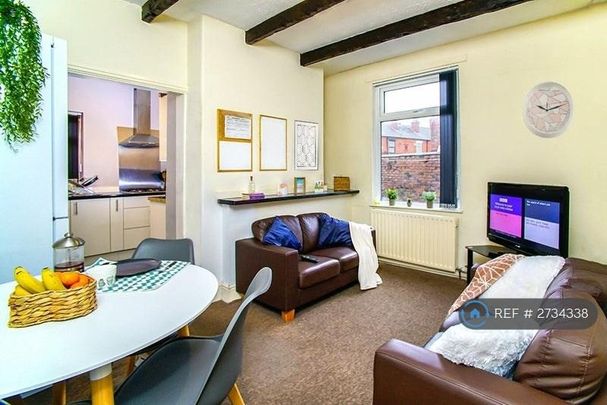 1 bedroom in a house share to rent - Photo 1