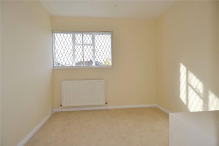 3 bedroom end of terrace house to rent - Photo 3