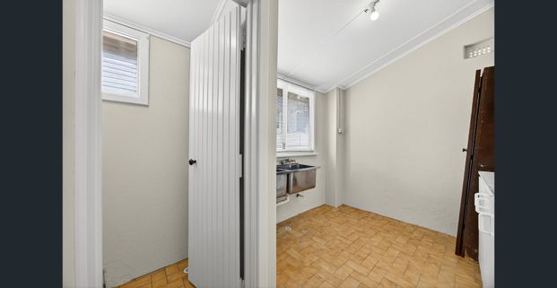 Fresh & Spacious Glendalough Home - Photo 1