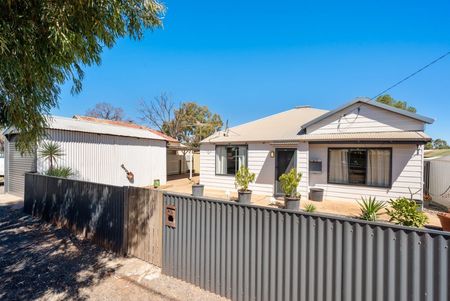 Immaculately Maintained Family Home in the Heart of Boulder - Photo 4