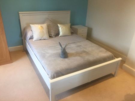 Executive detached property in amazing area! 01STMI - Room 6 - Photo 5