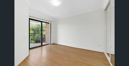 Air-Conditioned Two-Bedroom Unit with Ensuite, Gas Cook-Top and Single Garage! - Photo 3