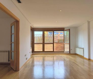 4 room luxury penthouse for rent in Madrid, Spain - Photo 2