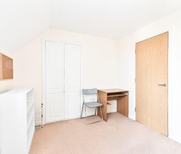 4 bedroom semi-detached house to rent - Photo 6