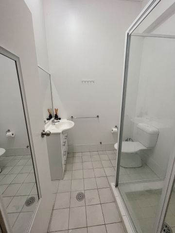 STUDIO APARTMENT - WARATAH - Photo 5