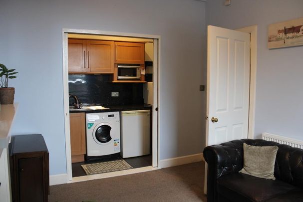 2 bed flat for rent in West End - Photo 1