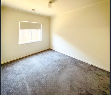 Spacious Family Home in Prime Location - Photo 2