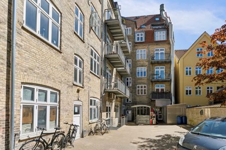 Skøn nyrenoveret 4 værelses lejlighed med sydvendt altan - Photo 3