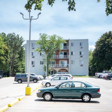 High Park Place Apartments - Photo 3