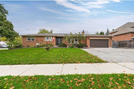 For Lease - 259 Harold Avenue, Whitchurch-Stouffville, Ontario - Photo 2