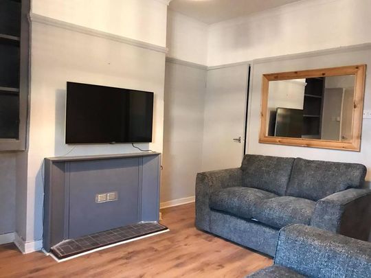 4 bedroom terraced house to rent - Photo 1