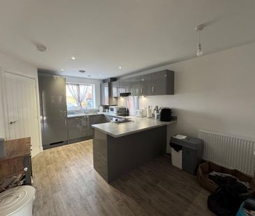 3 bedroom semi-detached house to rent - Photo 6