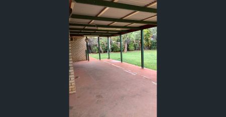 4 BED 2 BATH HOME WITH OUTDOOR PATIO - Photo 4