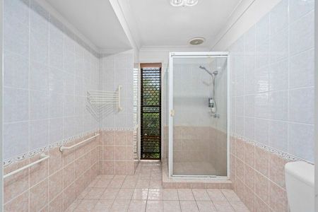 31 Gumleaf Drive, Molendinar QLD 4214 - House For Rent - $980 | Domain - Photo 3