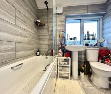 3 Bedroom House - Mid Terrace To Let - Photo 5