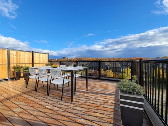 For Lease - 702 MISHI Private, Manor Park - Cardinal Glen and Area, Ontario - Photo 1