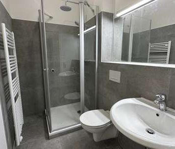 TOP Whg. / MODERN / neues Laminat / Bad mit Dusche - Photo 2