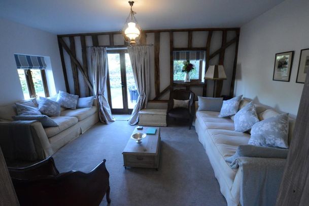 3 bedroom barn conversion to rent - Photo 1