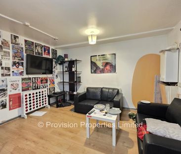 3 Bedroom Flat, Hyde Park, Leeds - Photo 2