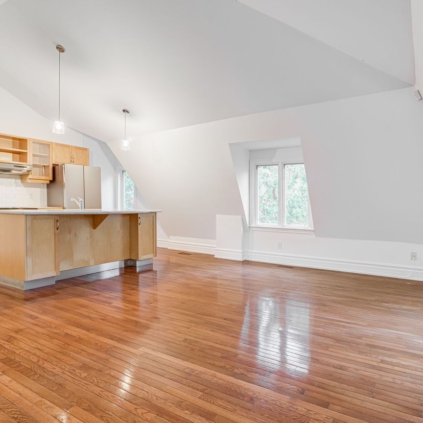 For Lease - 12 A Admiral Road, Toronto, Ontario - Photo 1