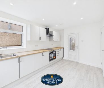 3 bedroom end of terrace house to rent - Photo 2