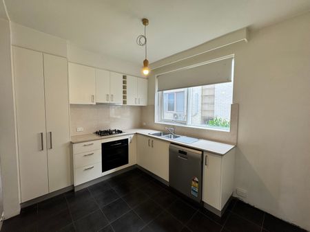 3/107 Grosvenor Street, Balaclava VIC 3183 - Apartment For Rent | Domain - Photo 3