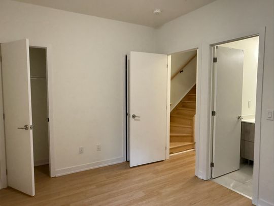 For Lease - 7 Steckley House Lane Unit# 613, Richmond Hill, Ontario - Photo 1