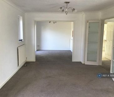 4 bedroom detached house to rent - Photo 2