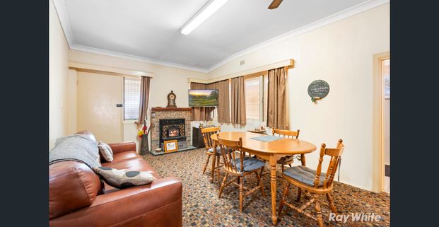 Fully Furnished Living in the Heart of Wagga Wagga - Photo 1