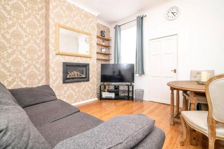 3 bedroom end of terrace house to rent - Photo 5