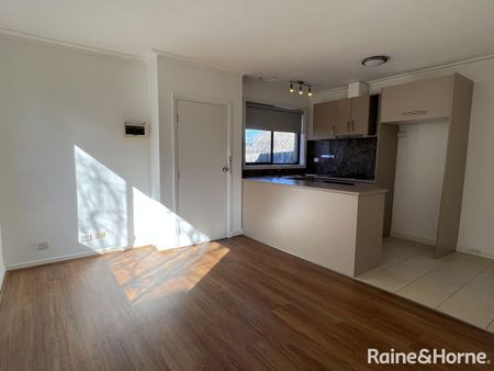 Spacious one bedroom unit - Photo 3