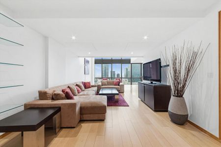 3 bedroom apartment to rent in West India Quay, E14 - Photo 2