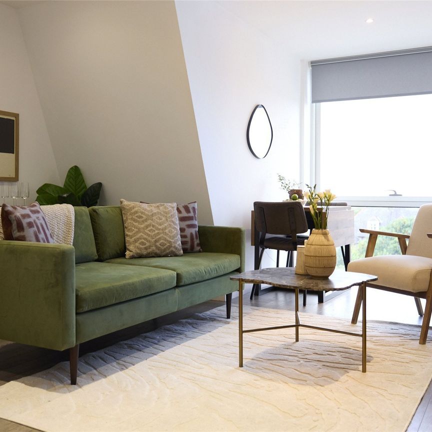 Gaumont Place, London, SW2 flat to rent - Photo 1