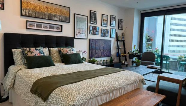 Semi-Furnished Studio Gem in the Heart of the City - Photo 1