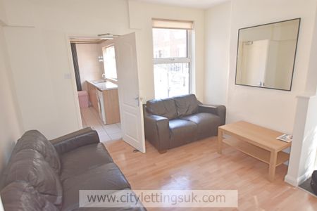 3 Bedroom End Terraced House - Photo 3