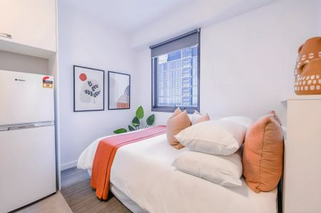 Deluxe Studio with Double Bed - East(High floor Level 16-20 ) - Photo 2