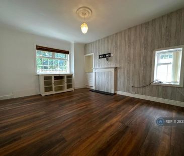 4 bedroom detached house to rent - Photo 2