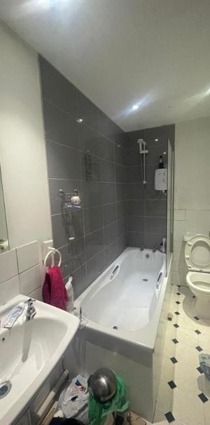 16 Napier Terrace, Basement - Photo 1