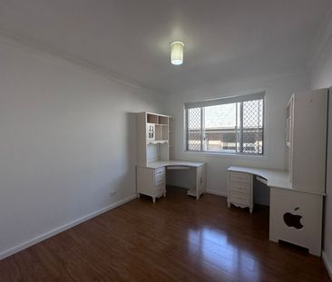 GREAT FAMILY HOME - Photo 5